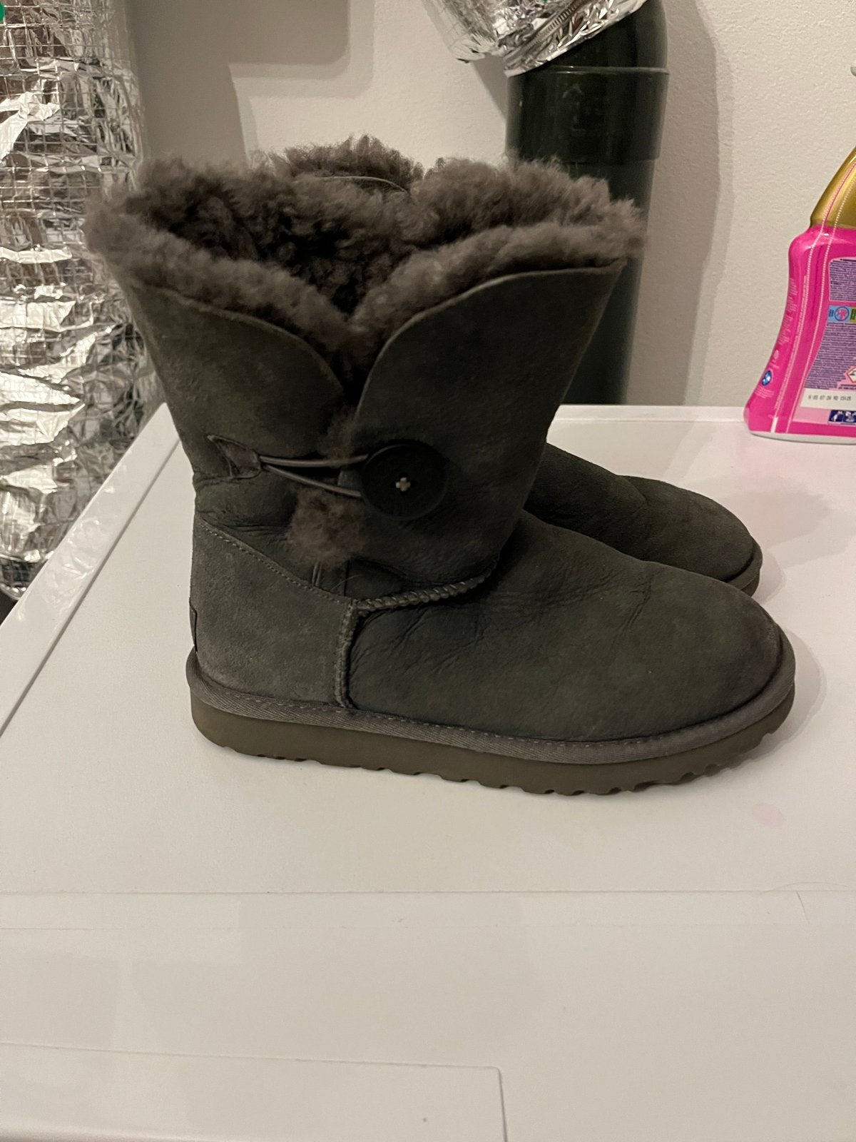 UGG Australia Classic Short Button Laarzen - Grijs, Kleding | Dames, Ophalen of Verzenden, Zo goed als nieuw, Grijs, Lage of Enkellaarzen