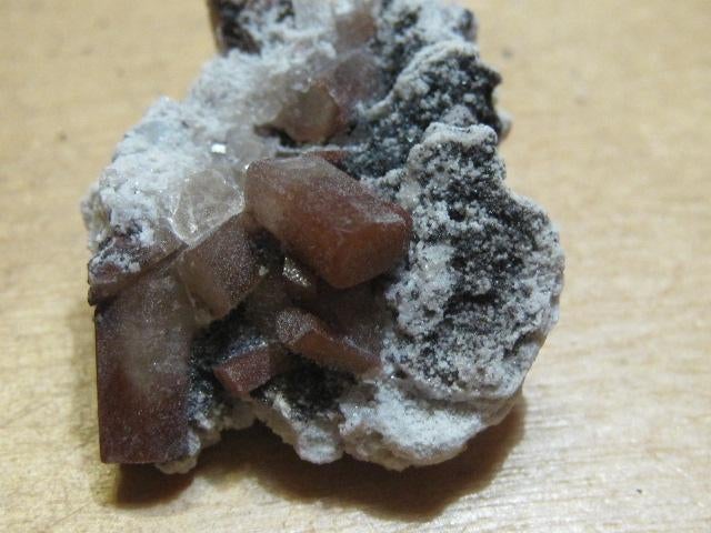 min. 6x ruwe edelsteen TOPAAS in matrix (3) kluster, Verzenden, Mineraal