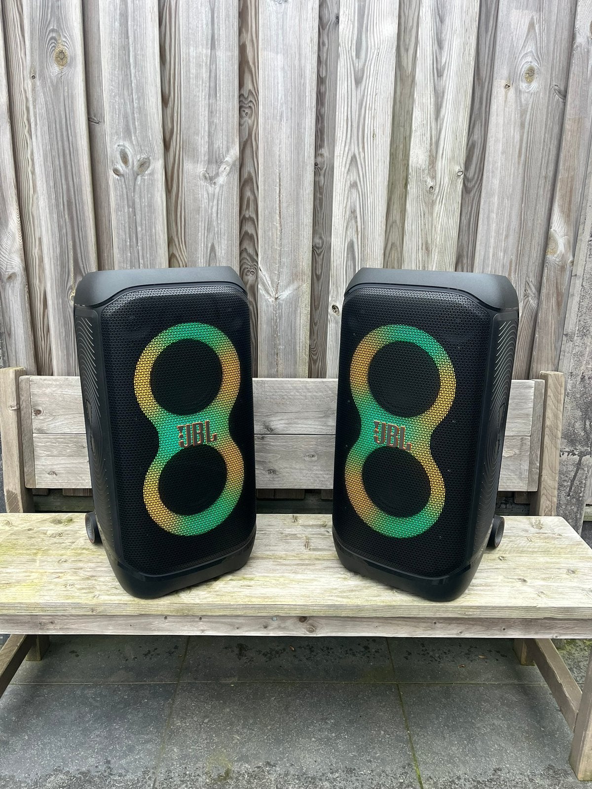 Foto 4 van Te Huur JBL Partyboxen 320