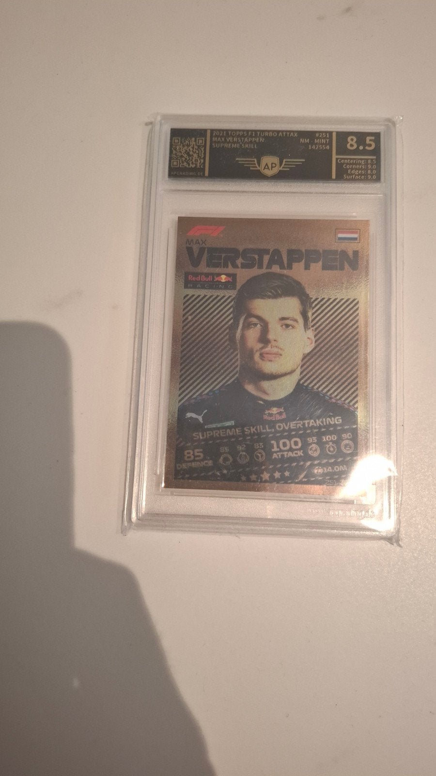 Max Verstappen Topps Turbo Attax 2021 Graded Kaart AP 8.5, Ophalen of Verzenden, Zo goed als nieuw, Losse kaart