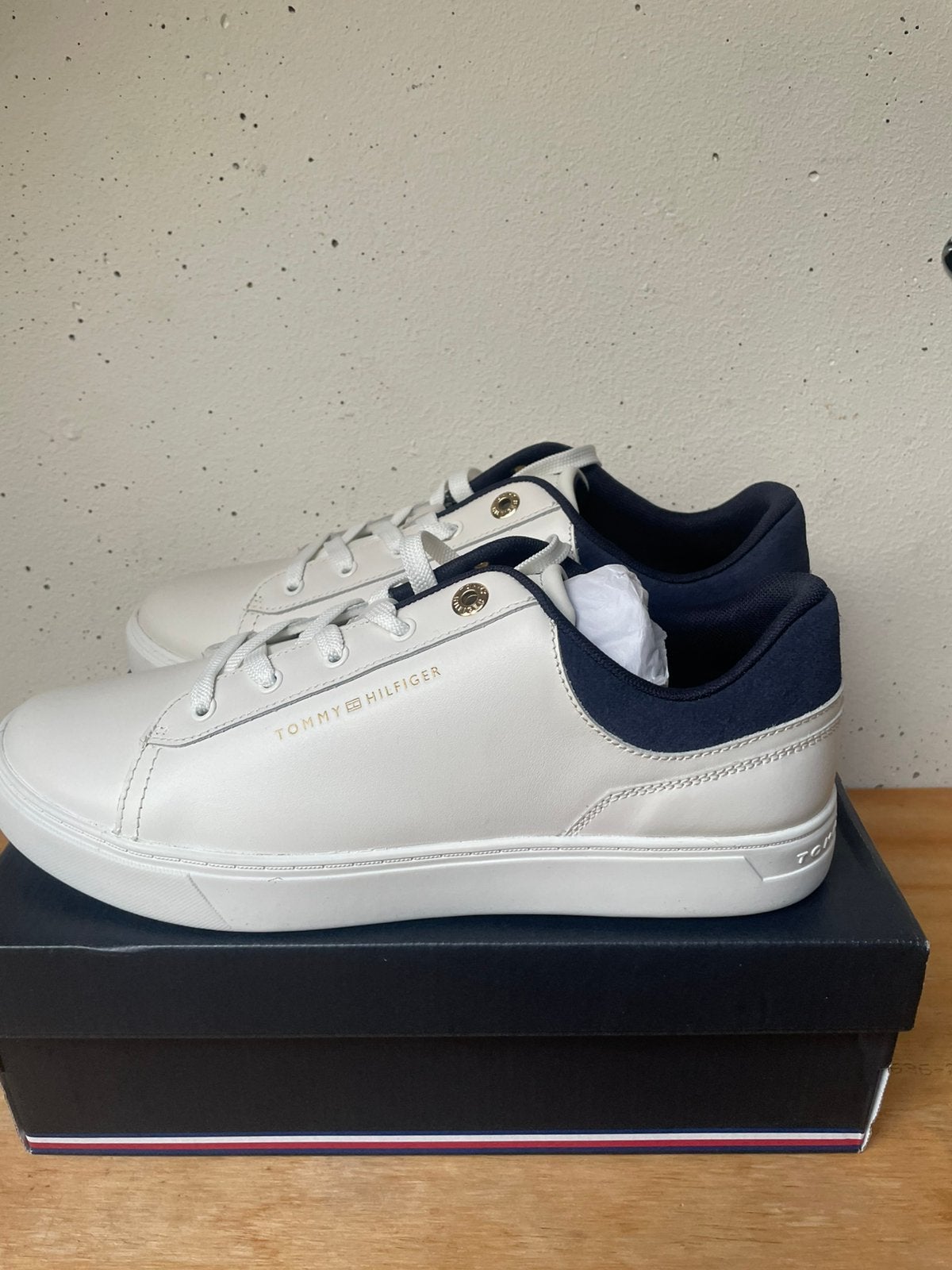 Tommy Hilfiger sneakers, Kleding | Dames, Schoenen, Wit, Nieuw, Ophalen of Verzenden, Sneakers of Gympen