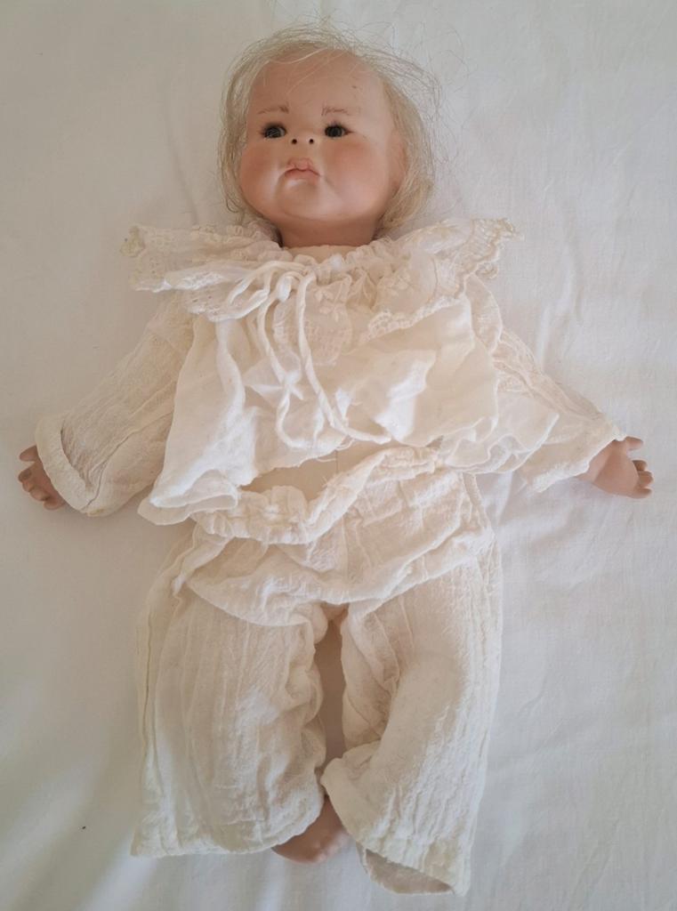 Antiek porcelein popje met glazen ogen en echt haar, Verzamelen, Poppen, Ophalen of Verzenden, Gebruikt, Pop, Levensecht of Reborn