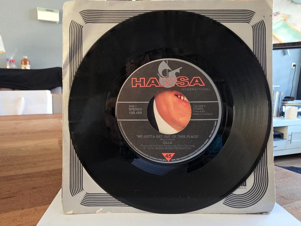 7" Single Gilla - We Gotta Get Out Of This Place / Take The, Ophalen of Verzenden, Gebruikt, Pop