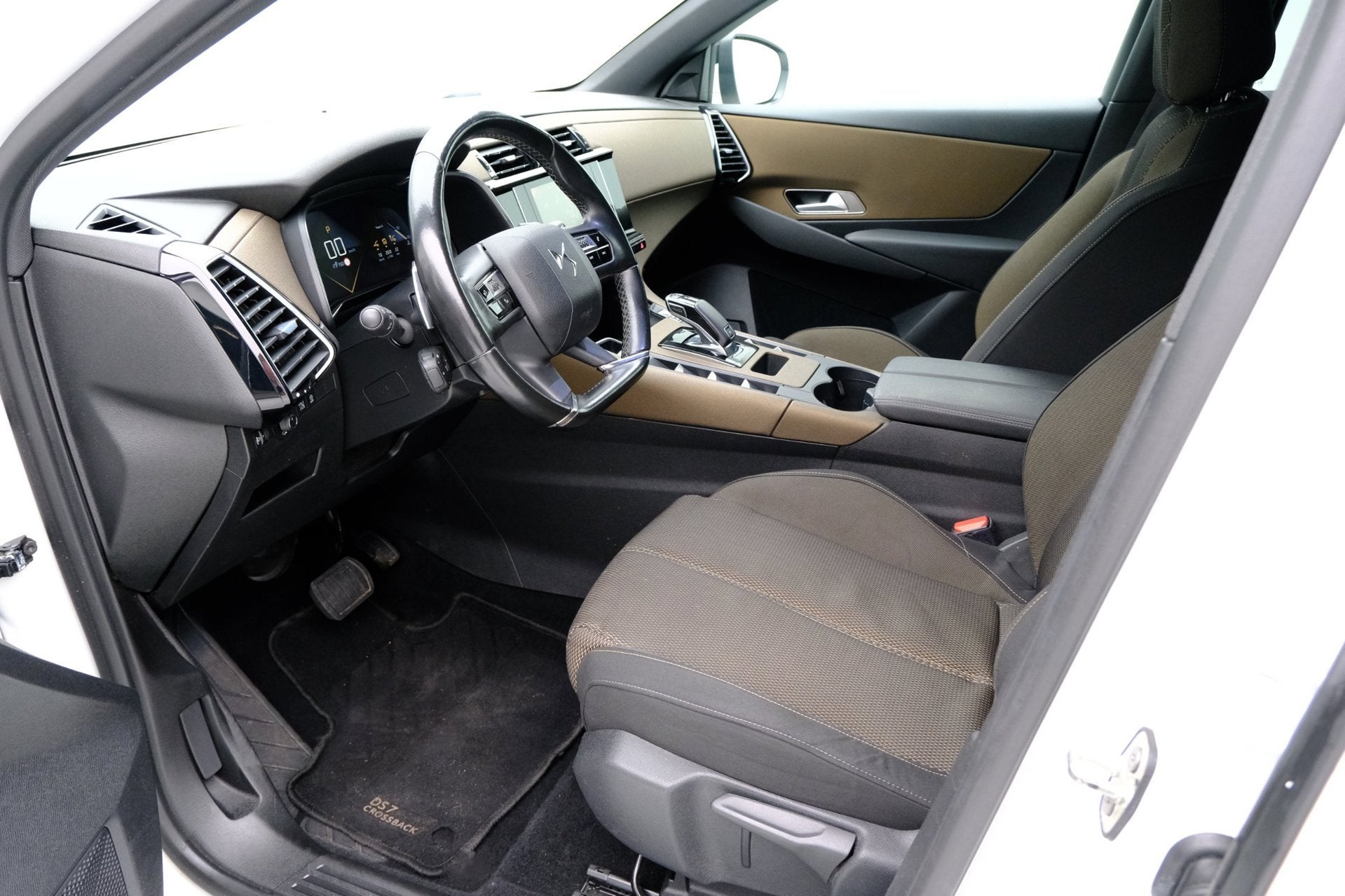 DS 7 Crossback 1.6 PureTech Be Chic|LED|trekhaak|dealeronder, Auto's, Euro 6, 4 cilinders, 181 pk, Wit