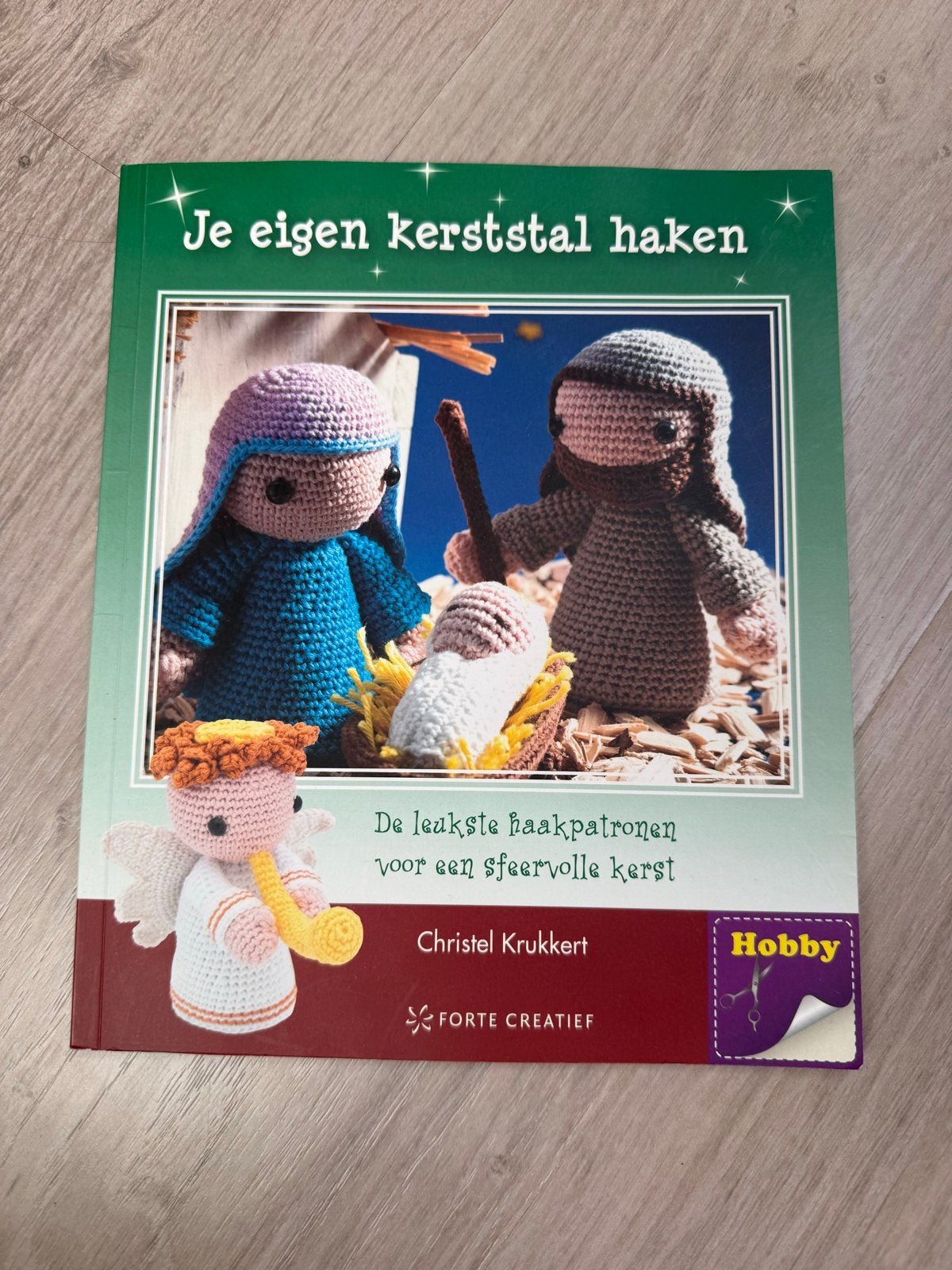 Je eigen kerststal haken - Christel Krukkert, Ophalen of Verzenden, Zo goed als nieuw, Breien en Haken