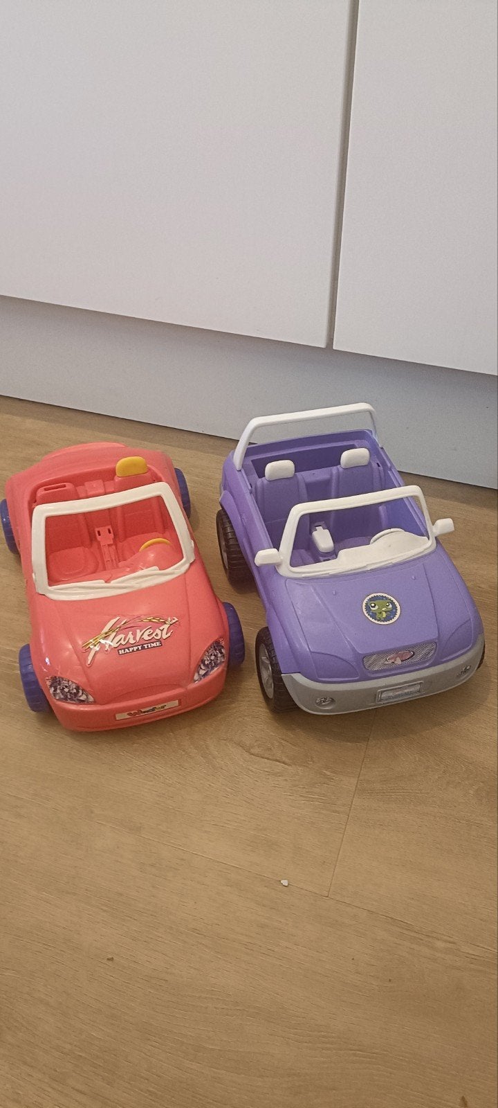 Barbie ambulance en 2 speelgoedauto's, Ophalen of Verzenden, Gebruikt
