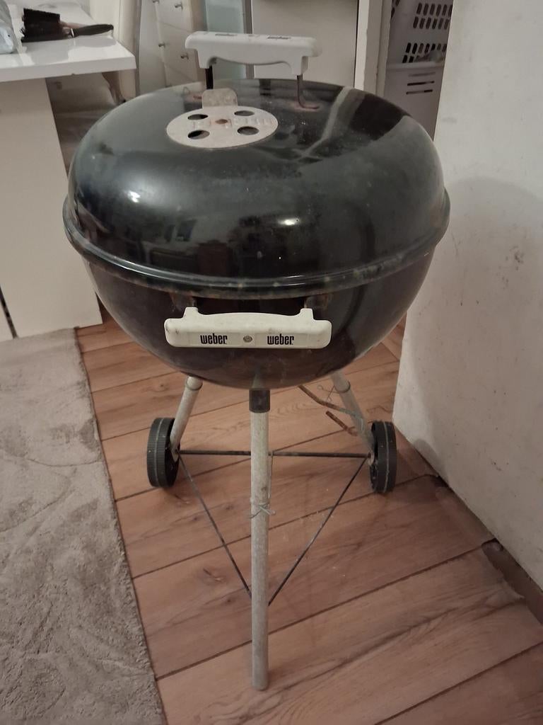 Te koop, Weber merk BBQ., Tuin en Terras, Houtskoolbarbecues, Ophalen