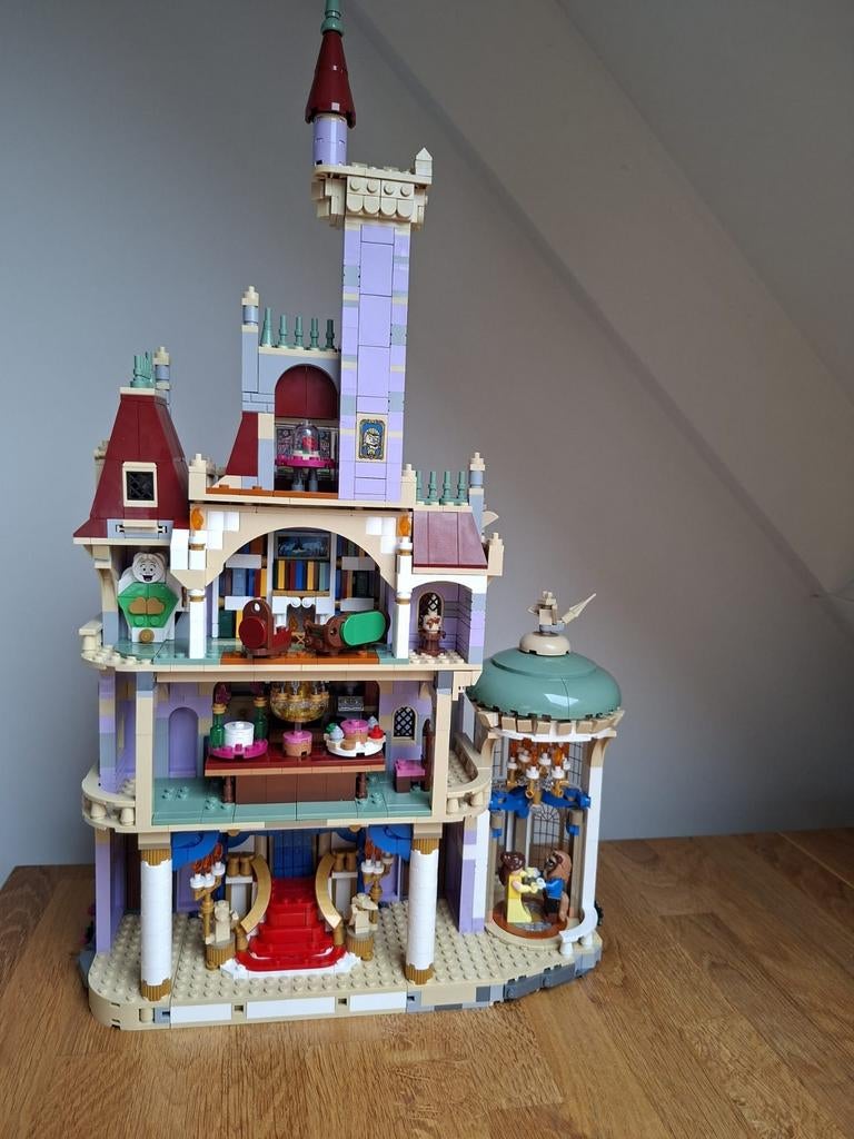Belle en het beest kasteel van lego, Ophalen, Zo goed als nieuw