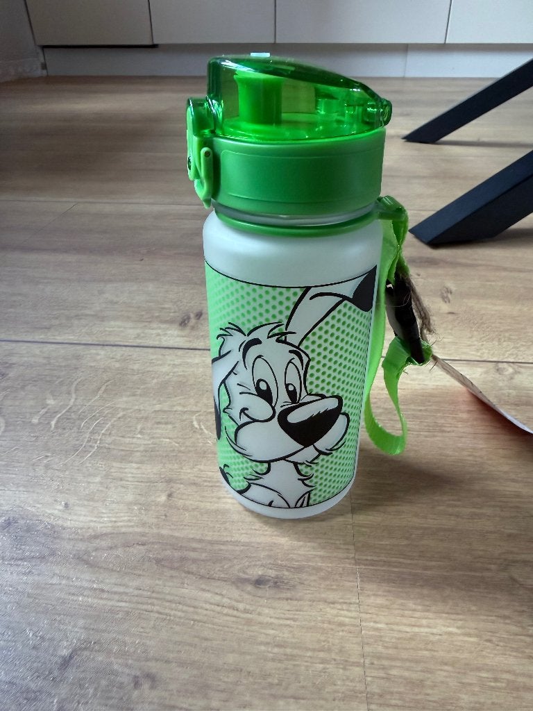 Asterix drinkfles Idefix groen 350 ml | nieuw met kaartje, Verzamelen, Ophalen of Verzenden, Asterix en Obelix, Nieuw, Gebruiksvoorwerp