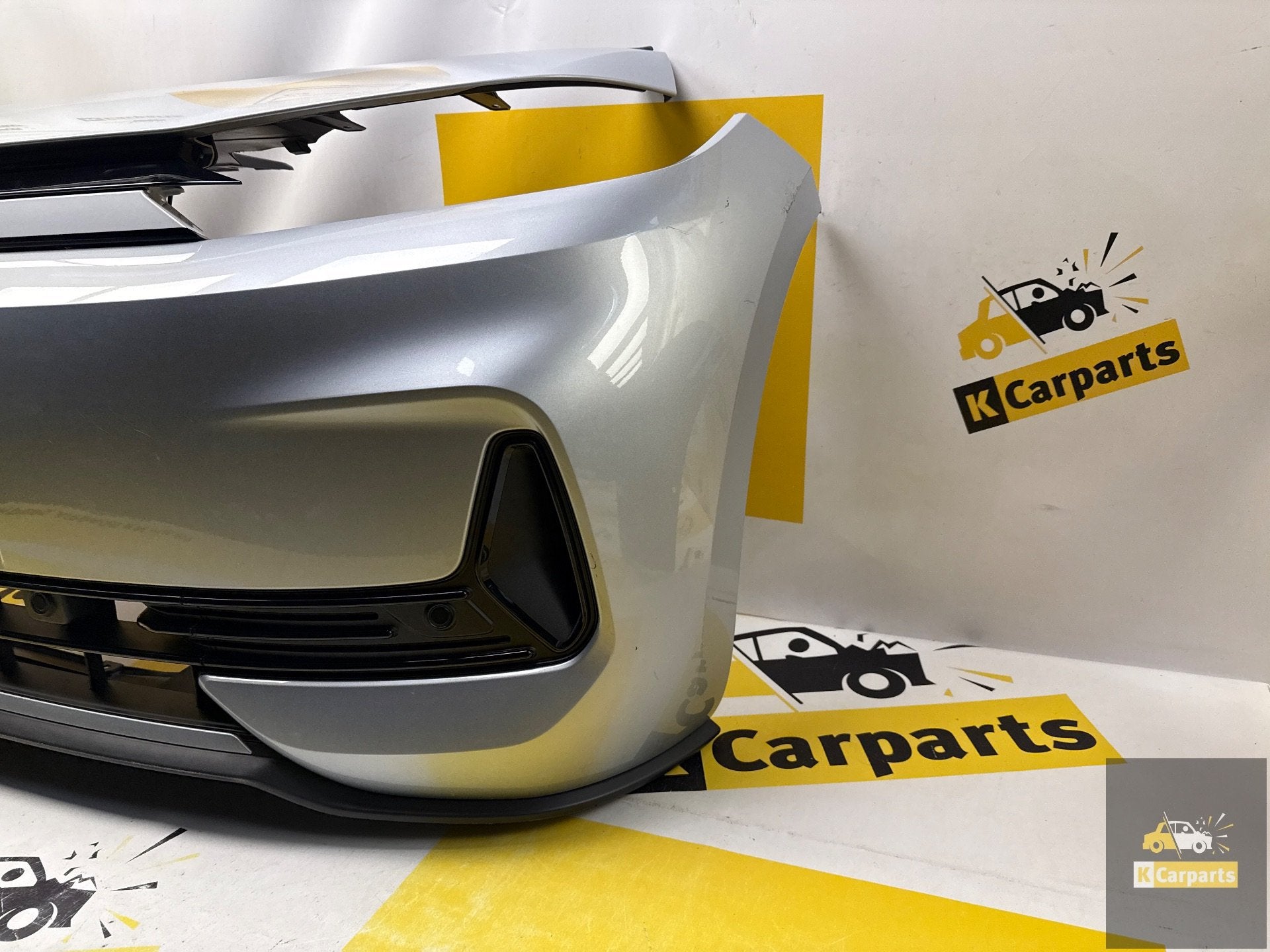 VW ID3 NEO VOORBUMPER 4PDC 10A807221C Facelift, Gebruikt, Volkswagen AG, Bumper, Berliner Ring 2
38440  Wolfsburg, DE