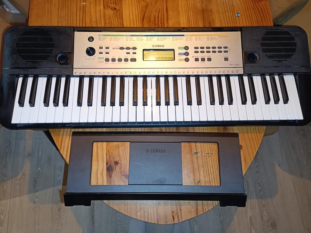 Yamaha YPT-255 keyboard met 61 toetsen, Muziek en Instrumenten, Keyboards, 61 toetsen, Yamaha, Zo goed als nieuw, Met standaard