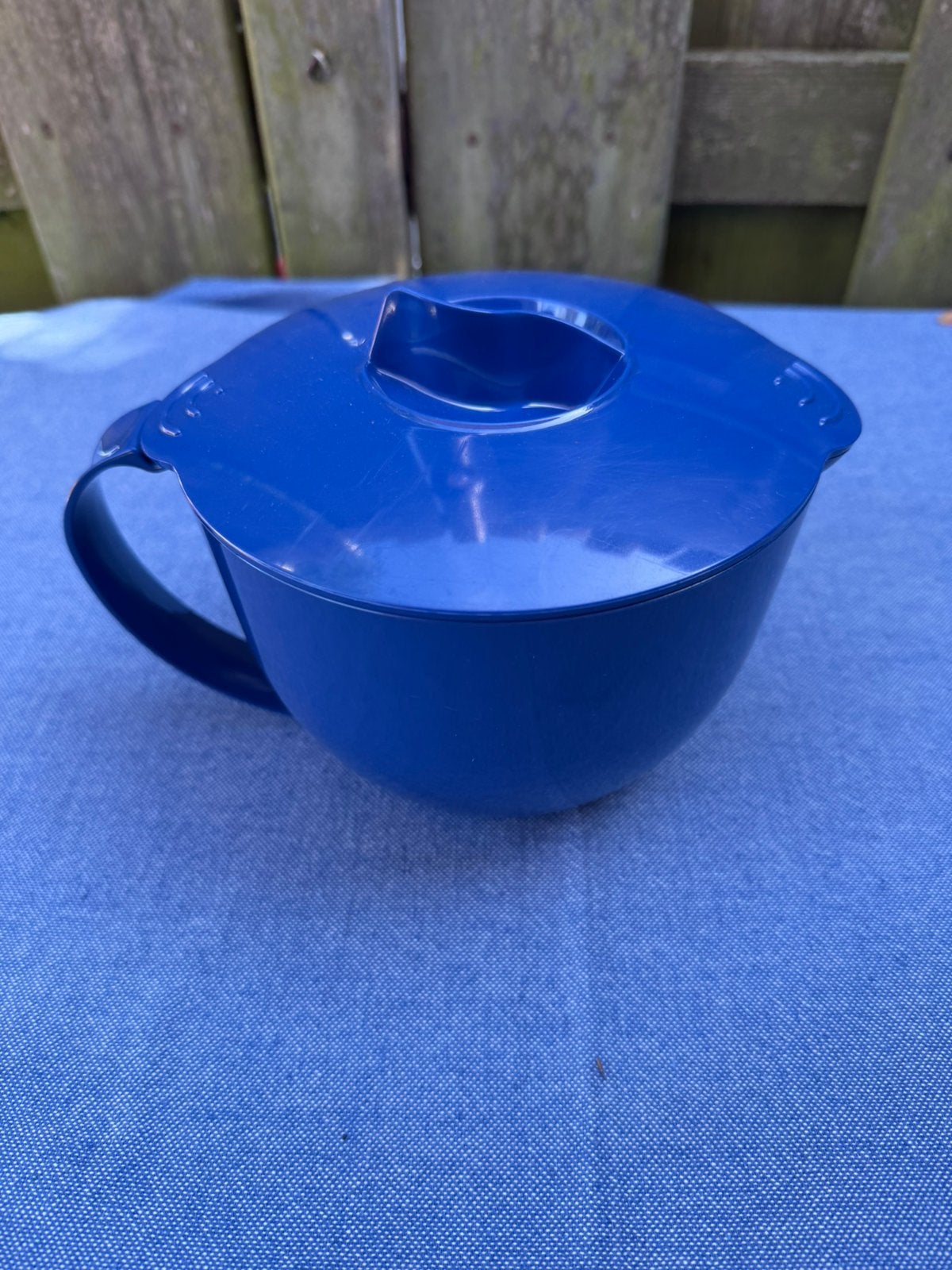 Tupperware Microplus magnetron schaaltje kannetje, Huis en Inrichting, Gebruikt, Schaal, Blauw, Ophalen of Verzenden