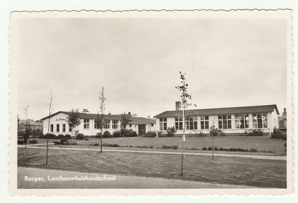 Borger - Landbouwhuishoudschool, Verzamelen, Ansichtkaarten | Nederland, Verzenden, 1940 tot 1960, Ongelopen, Drenthe