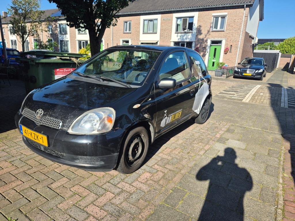 Toyota Yaris 1.0 16V Vvti 3DR SOL 2002 Zwart, Auto's, Toyota, Voorwielaandrijving, Euro 5, Stof, Zwart