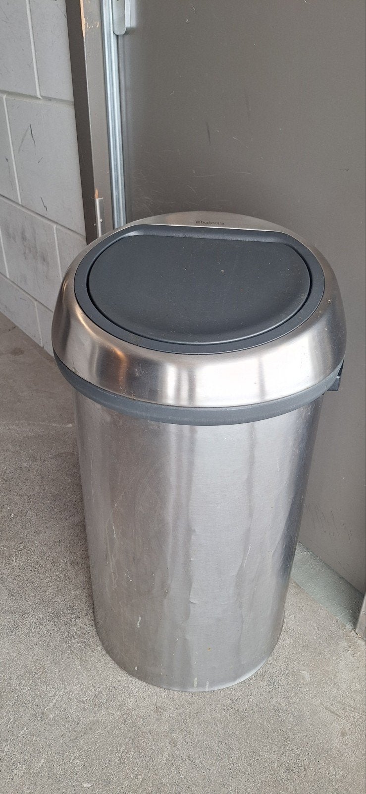Brabantia touch bin vuilnisbak, Huis en Inrichting, Woonaccessoires | Prullenbakken, 40 liter of meer, Ophalen, Zo goed als nieuw