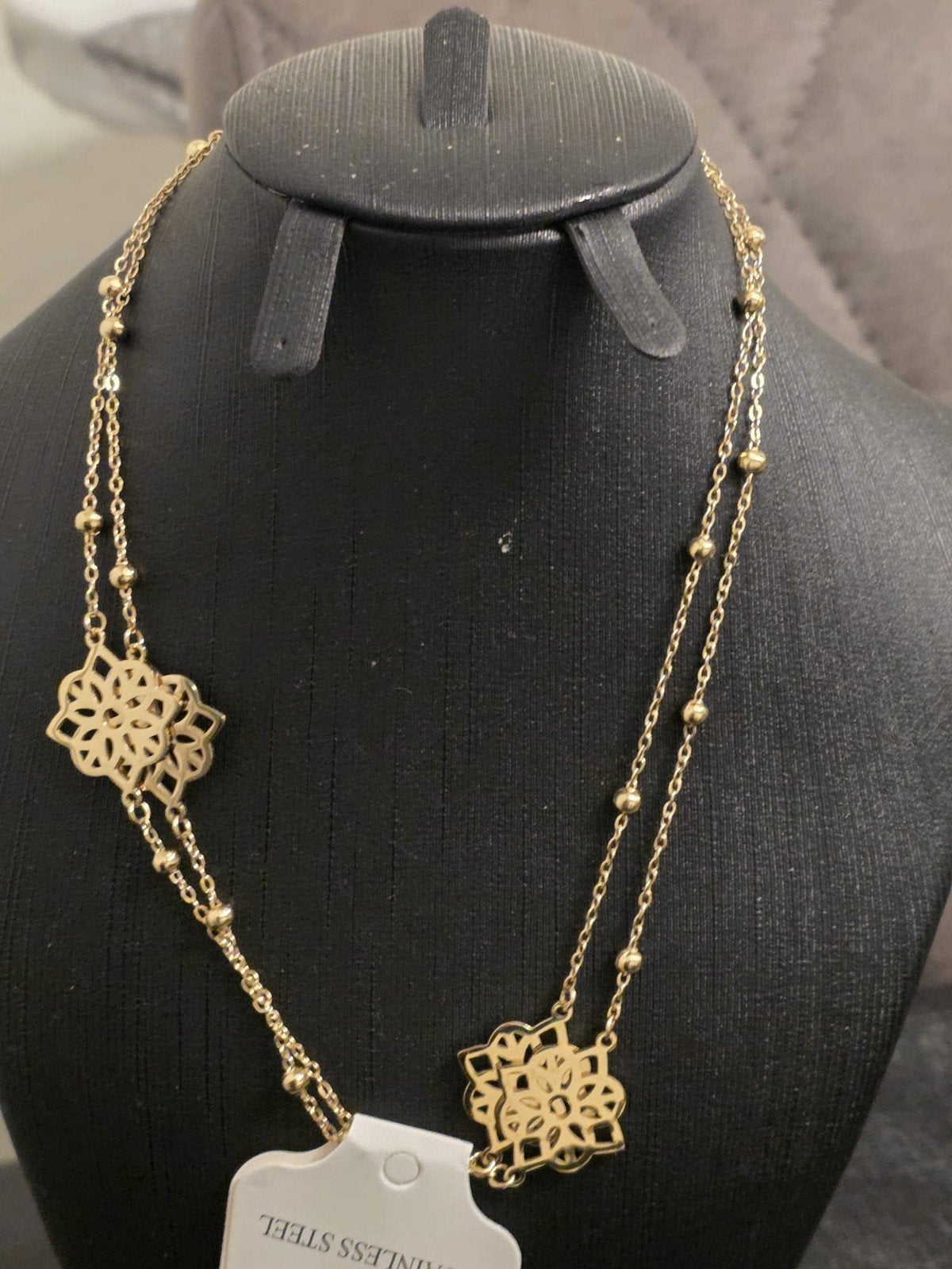 Gouden  kleur ketting met bloemmotief - Nieuw, Nieuw, Ophalen of Verzenden, Goud, Overige materialen