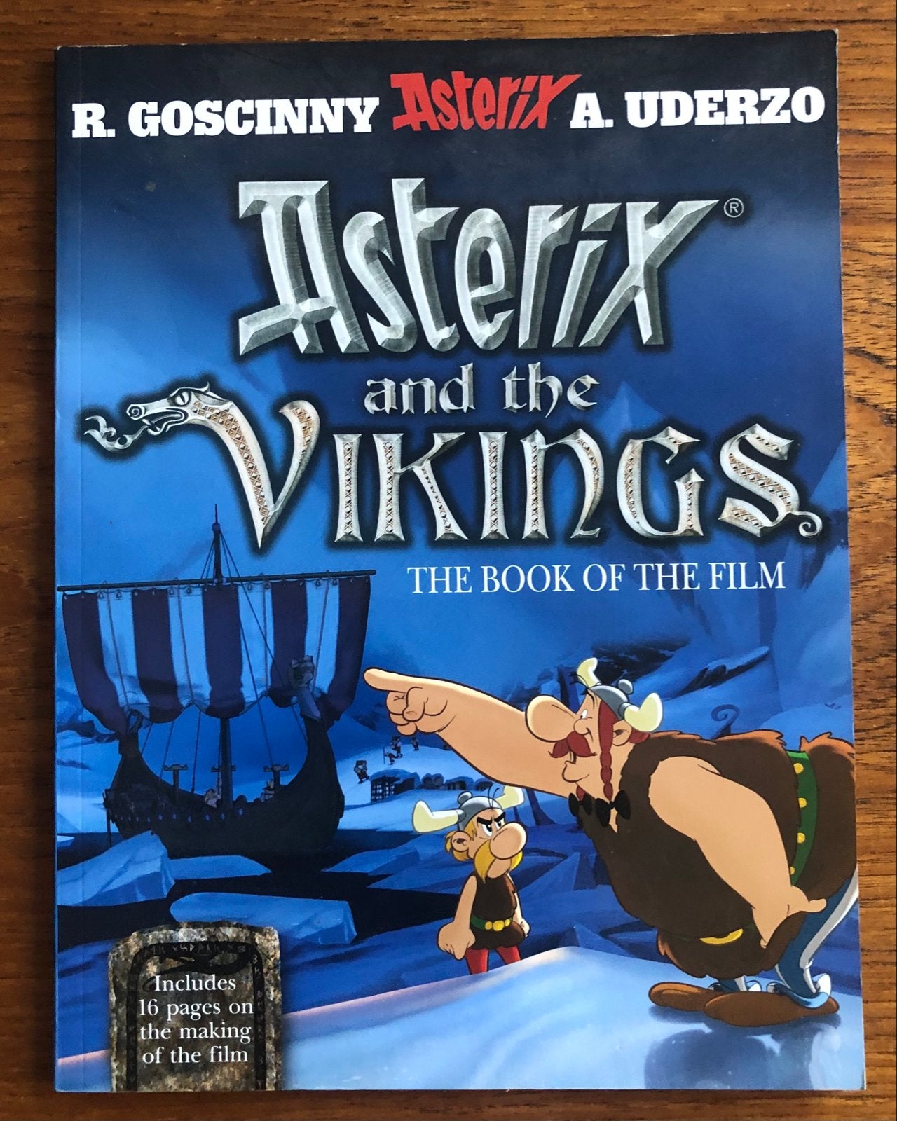 Asterix and the Vikings - The Book of the Film (making of), Eén stripboek, Ophalen of Verzenden, Zo goed als nieuw