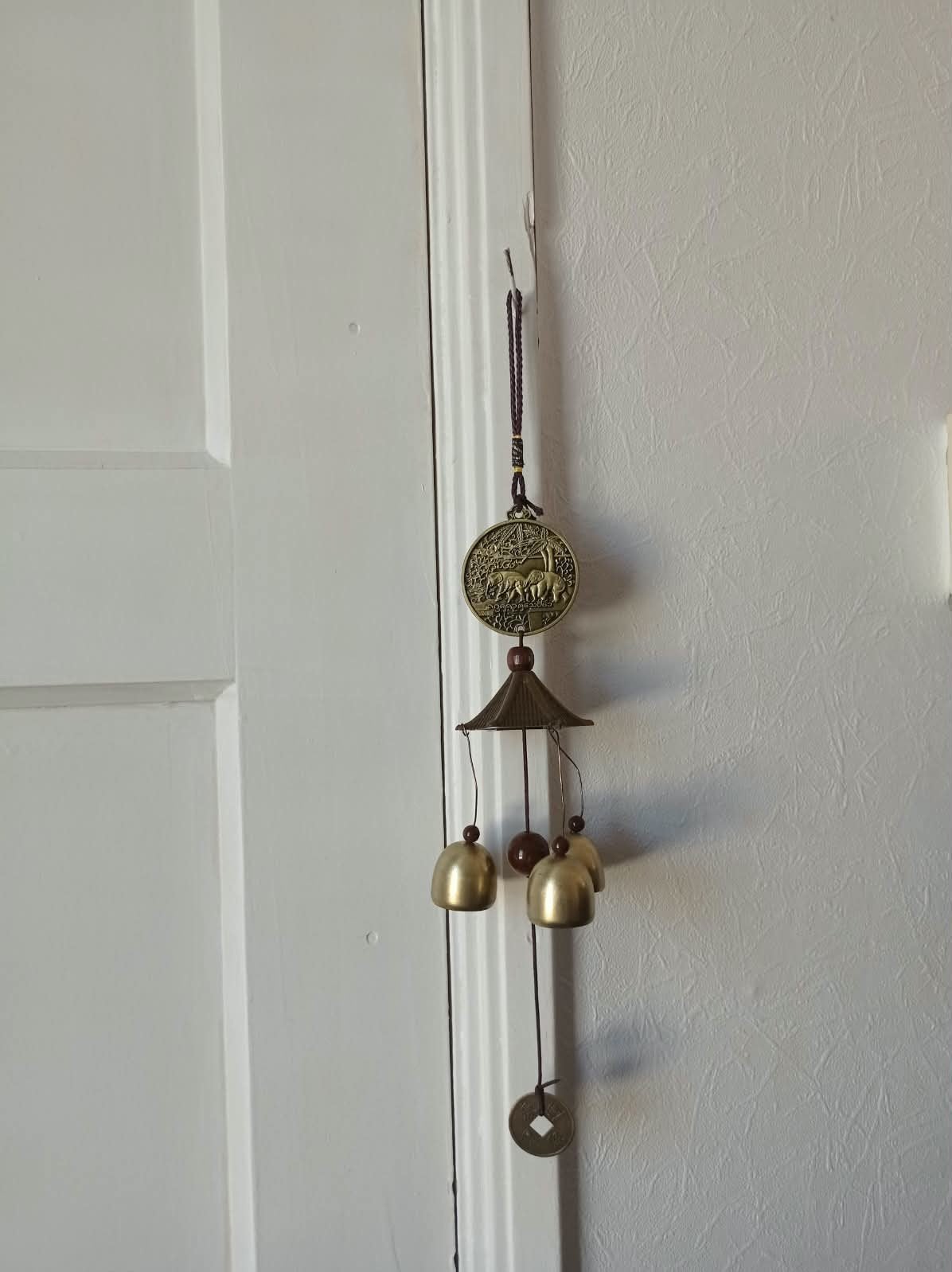 Feng Shui Windgong met Olifantenmedaillon en Koperen Bellen, Nieuw, Ophalen of Verzenden, Oosters, Goud