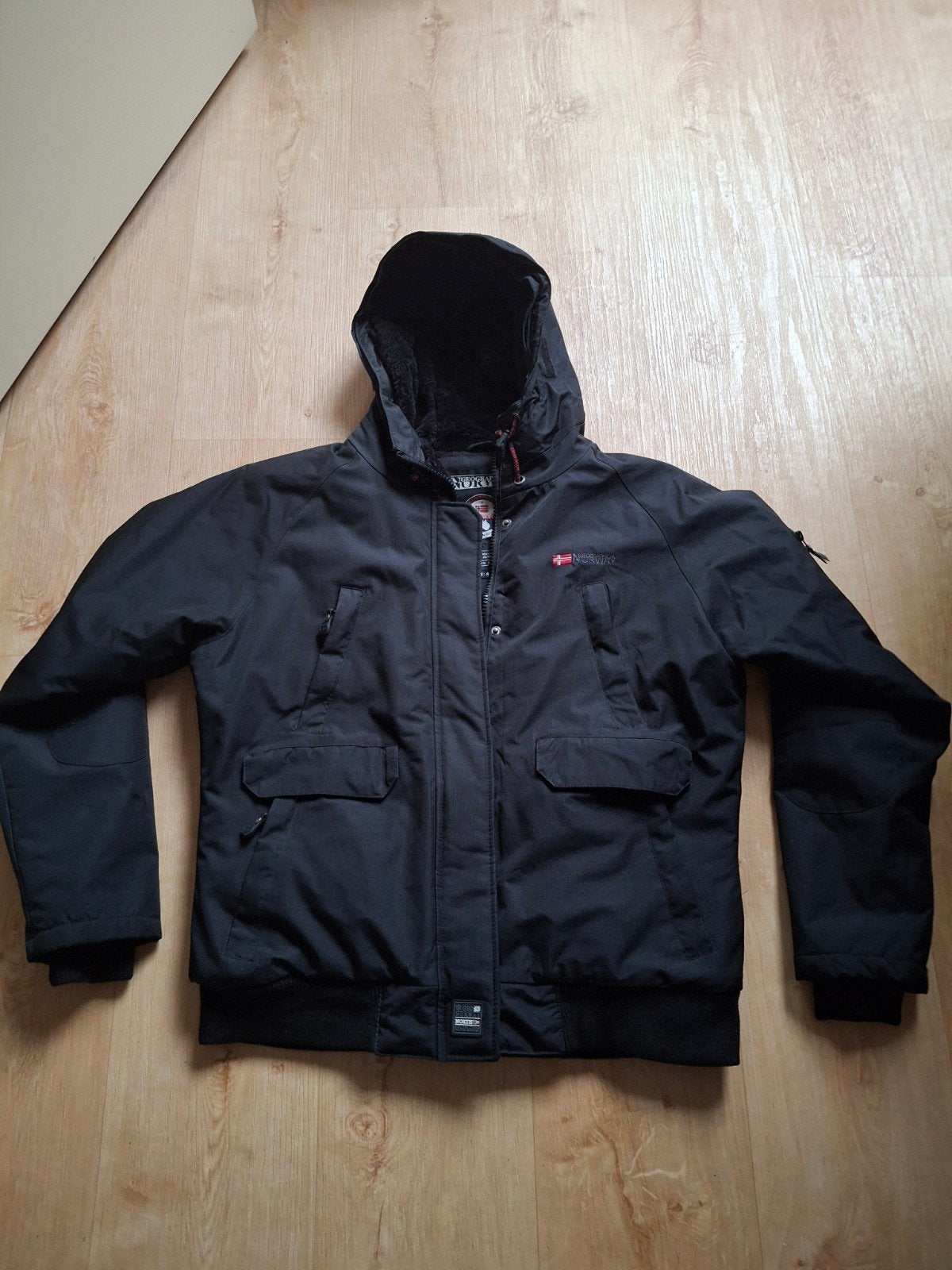 Norway dames winterjas / winterjack - maat 40-42, Kleding | Dames, Ophalen, Zo goed als nieuw, Maat 38/40 (M), Zwart