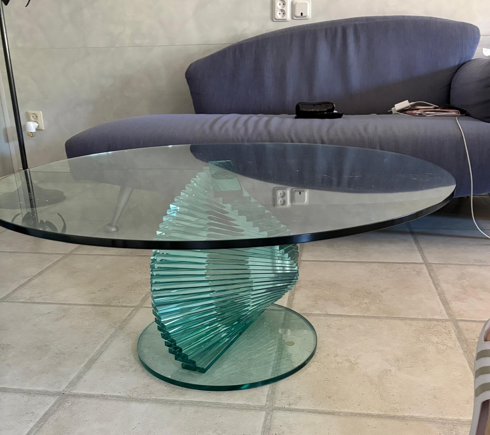 Moderne glazen salontafel met unieke spiraalvoet, Ophalen, Glas, 50 tot 100 cm, 50 tot 100 cm