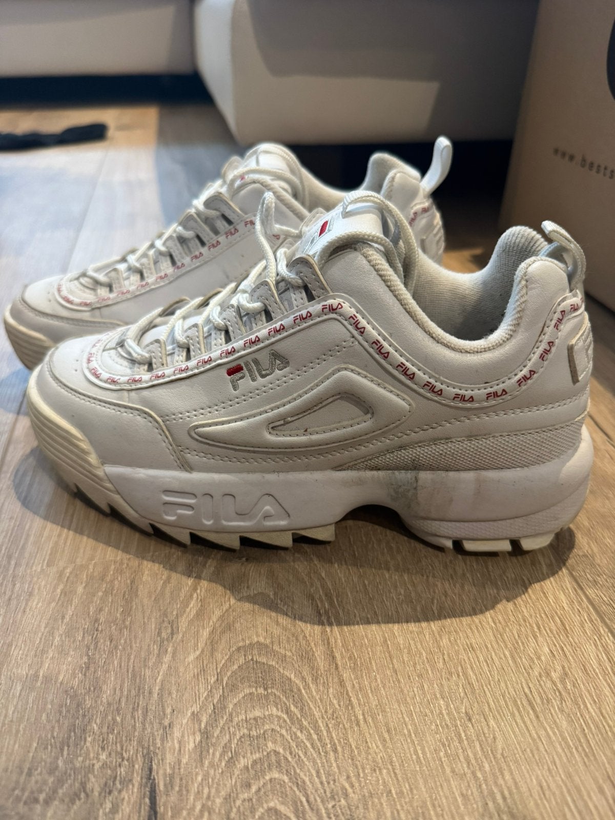 Fila witte schoenen rode details 38, Wit, Ophalen of Verzenden, Sneakers of Gympen, Gedragen