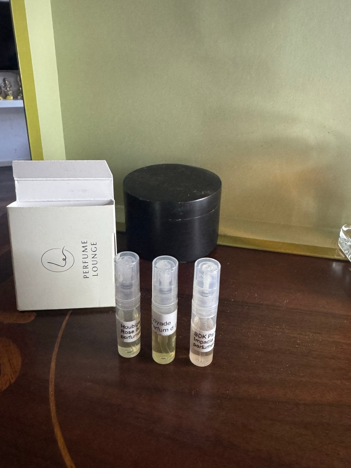 Perfume Lounge Samples - Ontdek Nieuwe Geuren, Ophalen of Verzenden, Zo goed als nieuw
