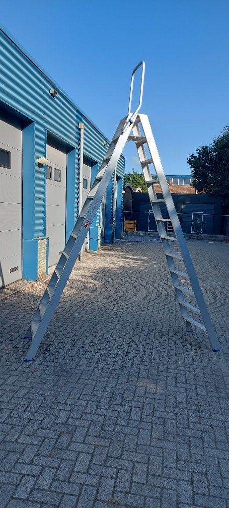 trap Altrex dubbel oploopbaar 12 tredes, Ophalen, Zo goed als nieuw, Trap, 2 tot 4 meter