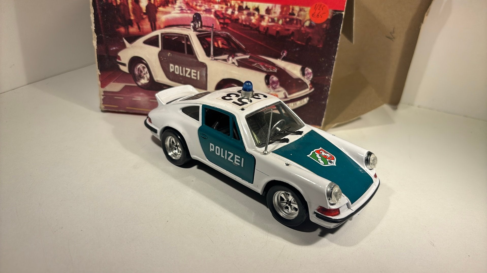 Porsche 911 Carrera polizei polstil 1.24
