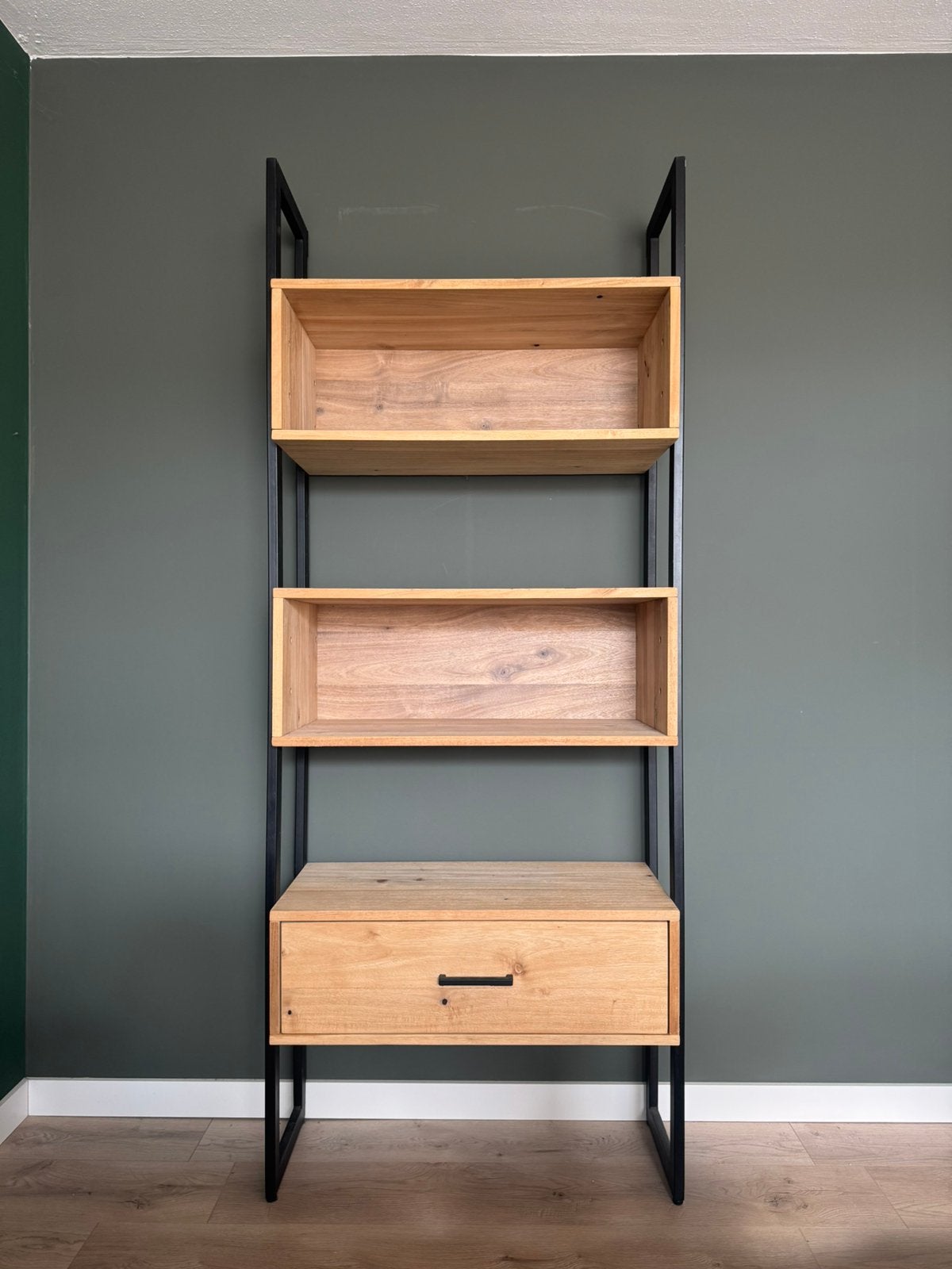 Foto 2 van Boekenkast hout/staal met lade 200x80x34,5