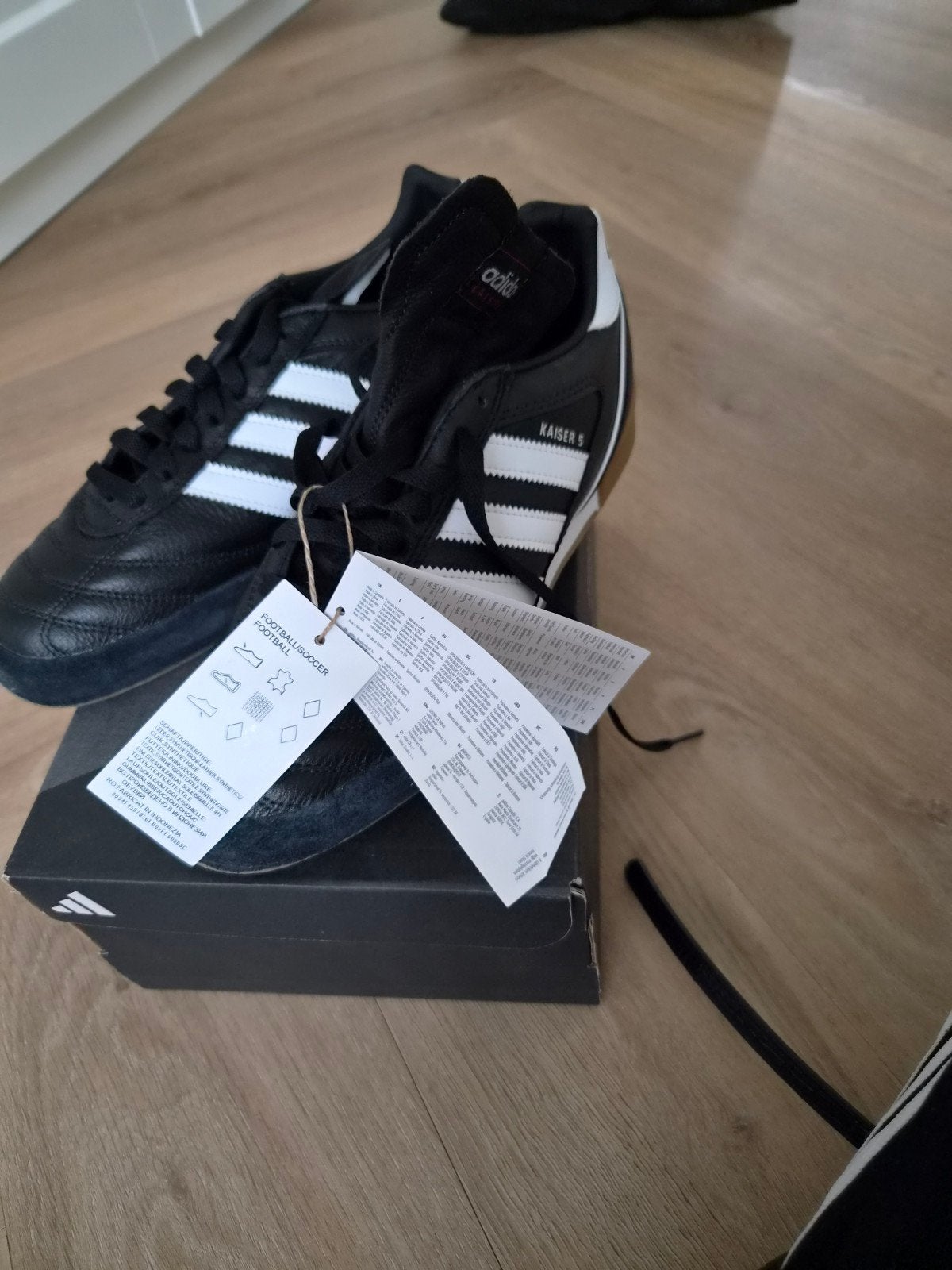 Adidas Kaiser 5 Goal zaalschoenen - Nieuw in doos, Ophalen of Verzenden, Nieuw, Schoenen
