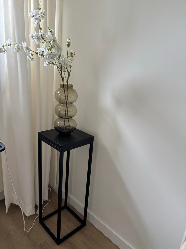 Mooie zwarte zuil / plantentafel / bijzettafel, Ophalen, Gebruikt