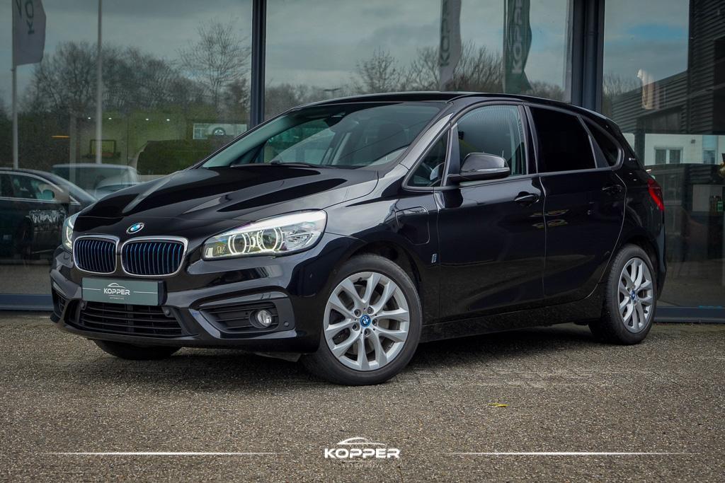 BMW 2-serie Active Tourer 225xe iP Executive / PDC / Stoelve, Auto's, 8 kWh, Stof, Gebruikt, Euro 6