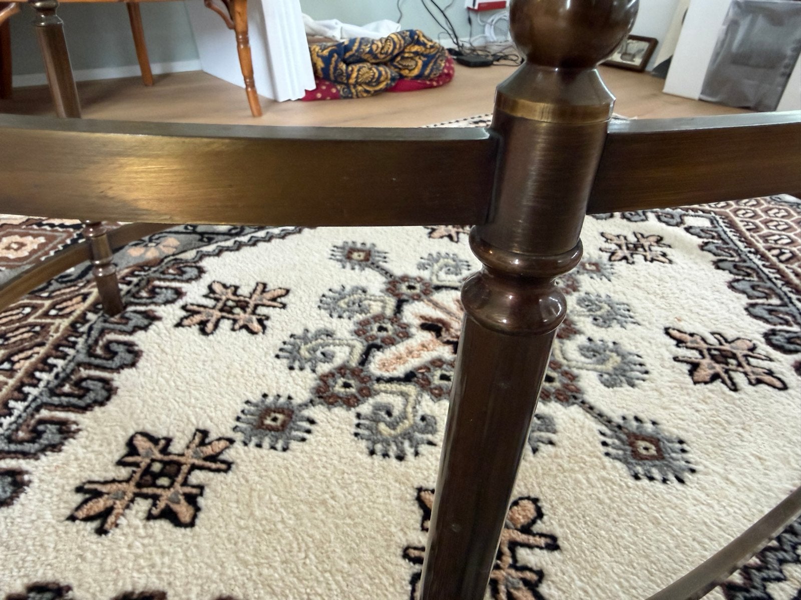 Ovale glazen salontafel met metalen onderstel, Huis en Inrichting, Tafels | Salontafels, Ophalen, Gebruikt, 100 tot 150 cm, 50 tot 75 cm