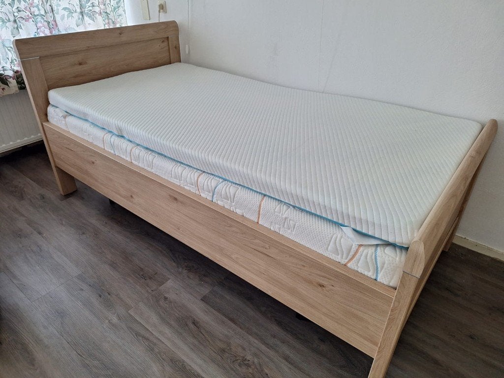 Zgan  Electrisch verstelbaar bed incl matras, Ophalen, Eenpersoons, Bruin, Zo goed als nieuw