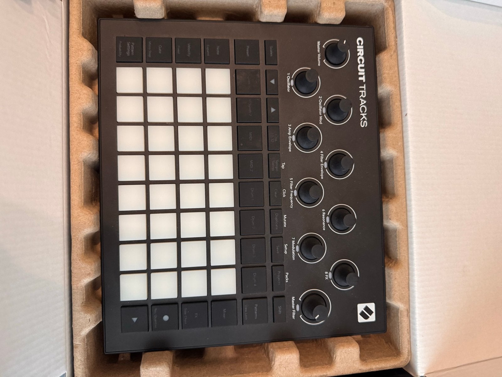 Novation Circuit Tracks Groovebox - Nieuw in doos, Muziek en Instrumenten, Ophalen of Verzenden, Zo goed als nieuw