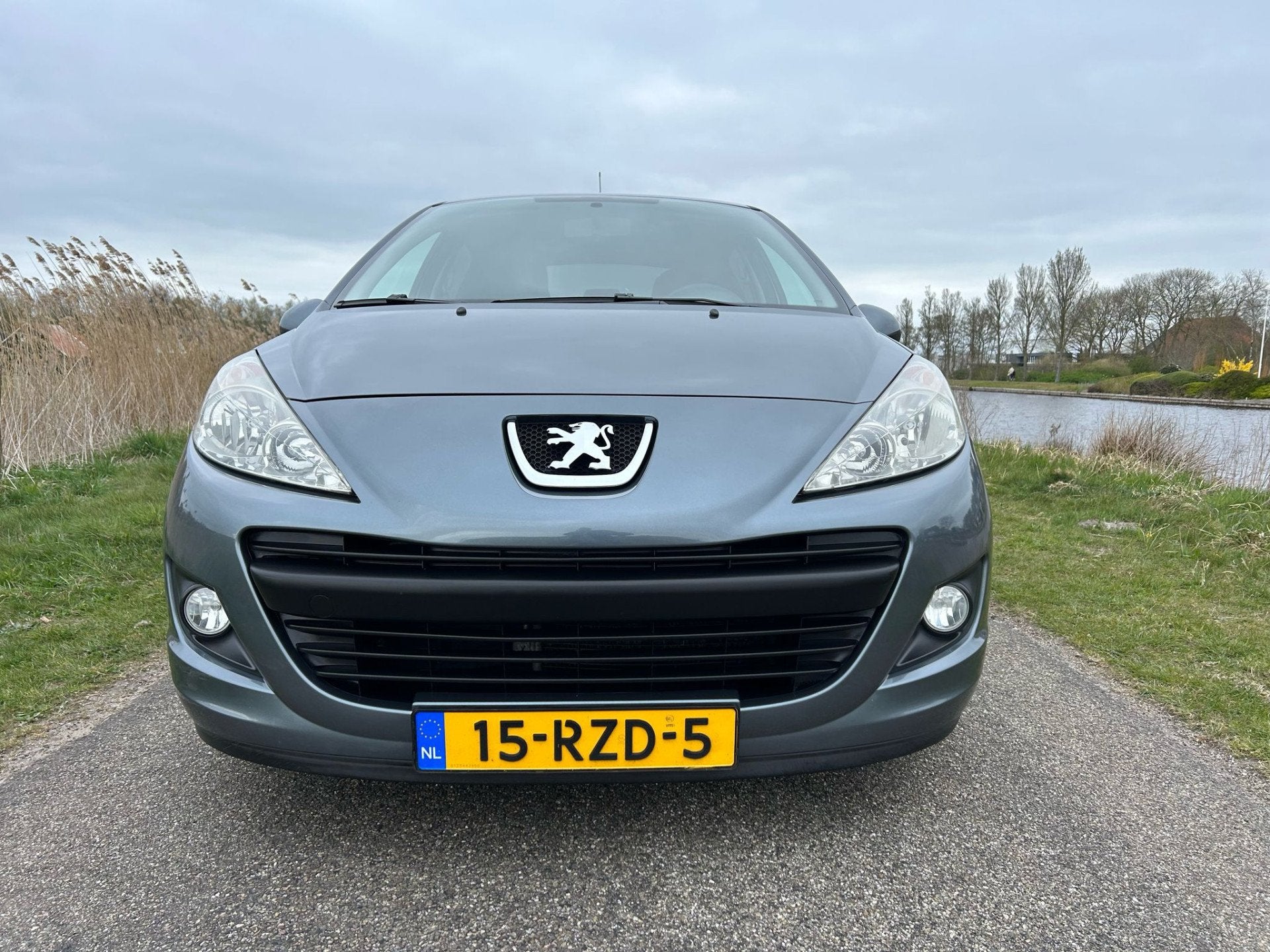 Peugeot 207 1.4 VTi Access Airco / Cruise / Trekhaak / Topst, Voorwielaandrijving, Gebruikt, Zwart, 1064 kg