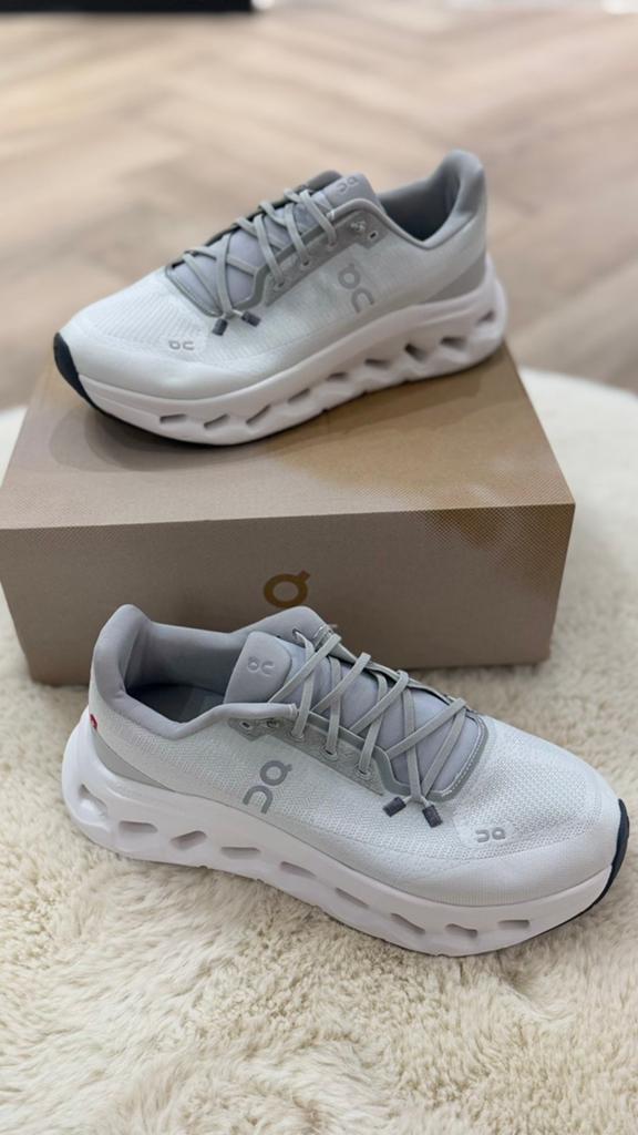 On cloud schoenen grijs-wit maat 45, Ophalen of Verzenden, Nieuw, Hardloopschoenen, Overige merken