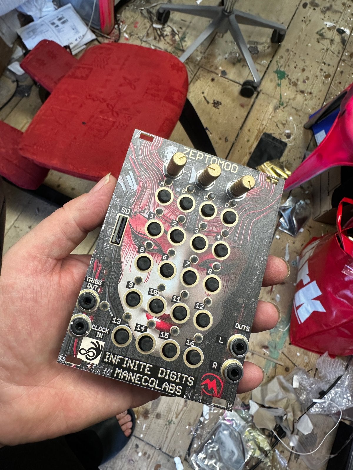 Veel modules te koop verhuisd naar Azië en meer ziefoto, Muziek en Instrumenten, Synthesizers, Ophalen of Verzenden, Zo goed als nieuw