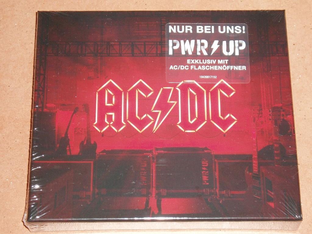 CD box AC/DC - PWR/UP , met AC/DC flesopener limited edition, Cd's en Dvd's, Verzenden, Nieuw in verpakking, Boxset