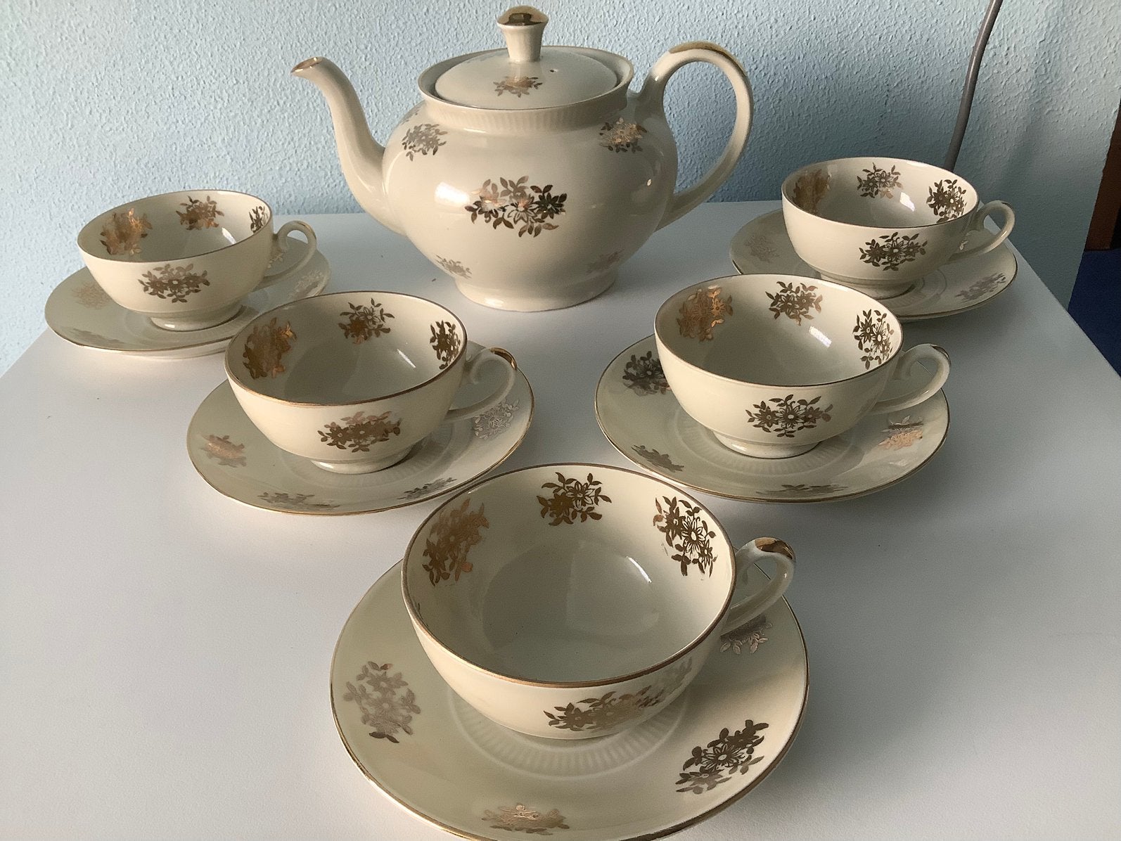 Mooie Theeset met Theepot en 5 kop en schotels, Antiek en Kunst, Ophalen