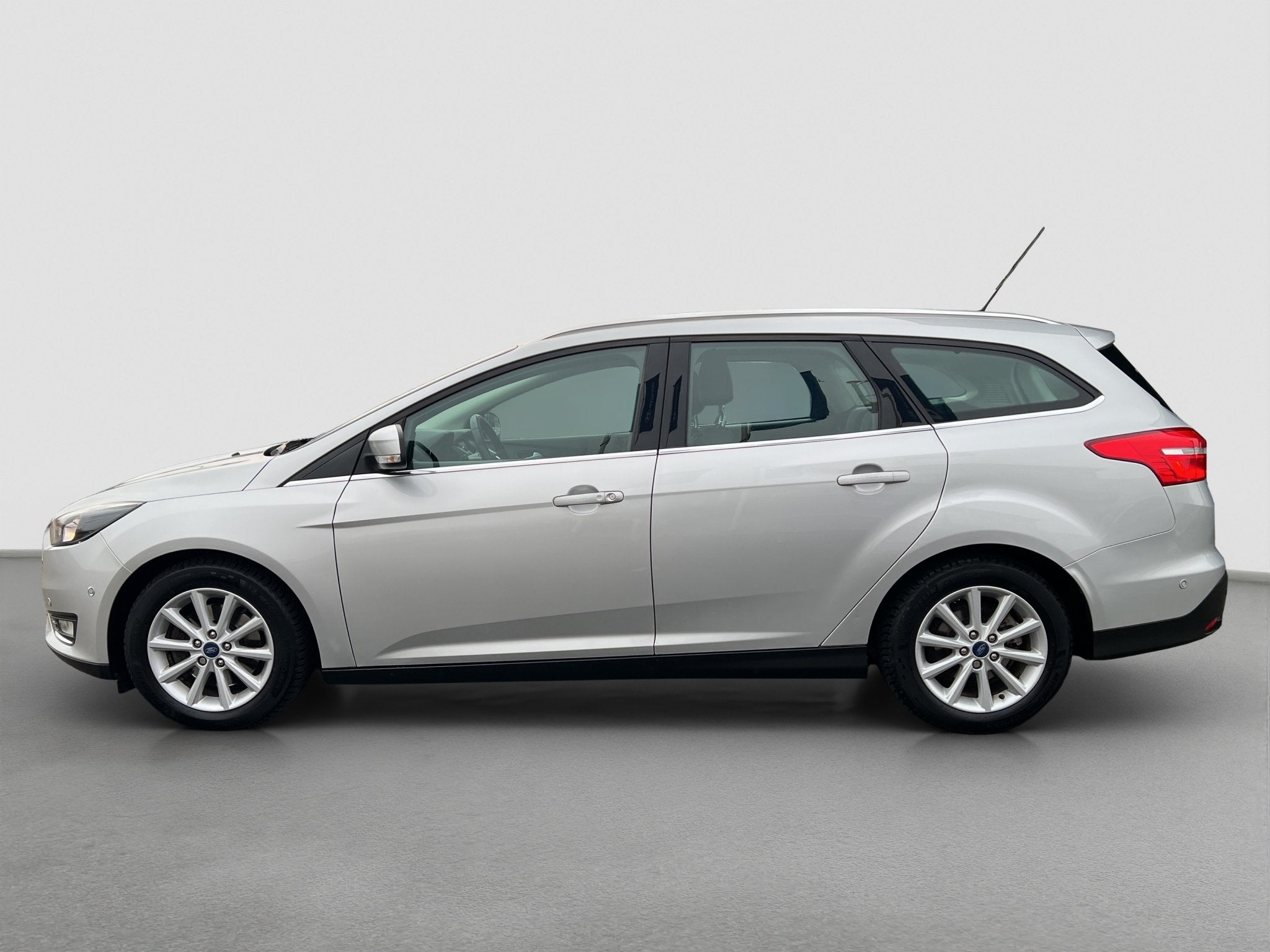 Ford Focus Wagon 1.5 150pk Titanium Automaat, Auto's, 12 maanden, 4 cilinders, Origineel Nederlands, 690 kg