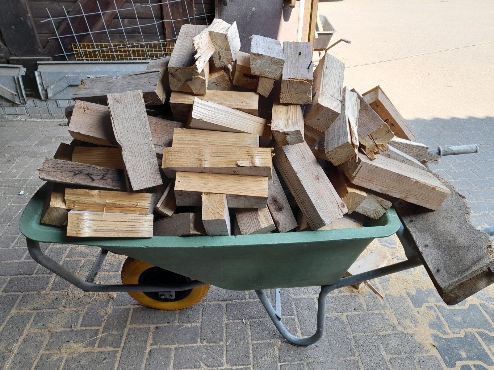 gratis hout., Tuin en Terras, Haardhout, Minder dan 3 m³, Ophalen