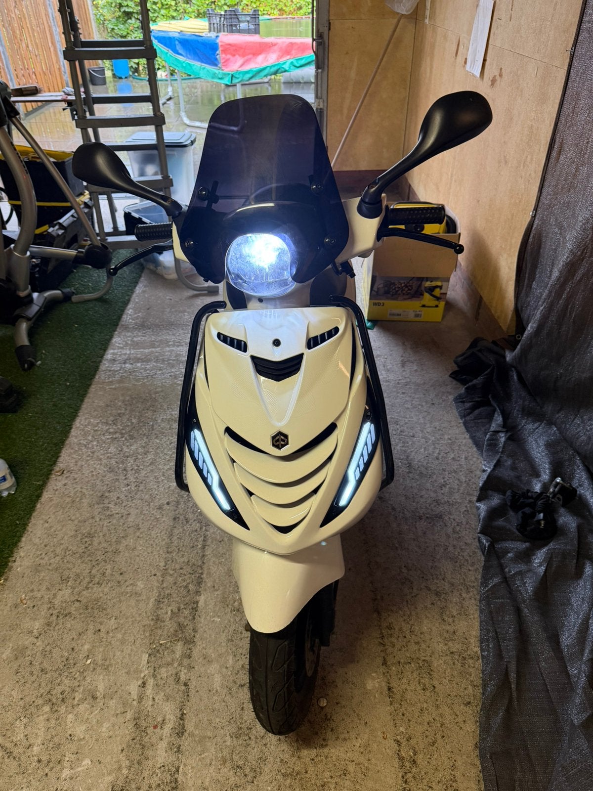 Piaggio Zip – wit – 2104 km 4 takt, Ophalen, Maximaal 45 km/u, Zip, Zo goed als nieuw