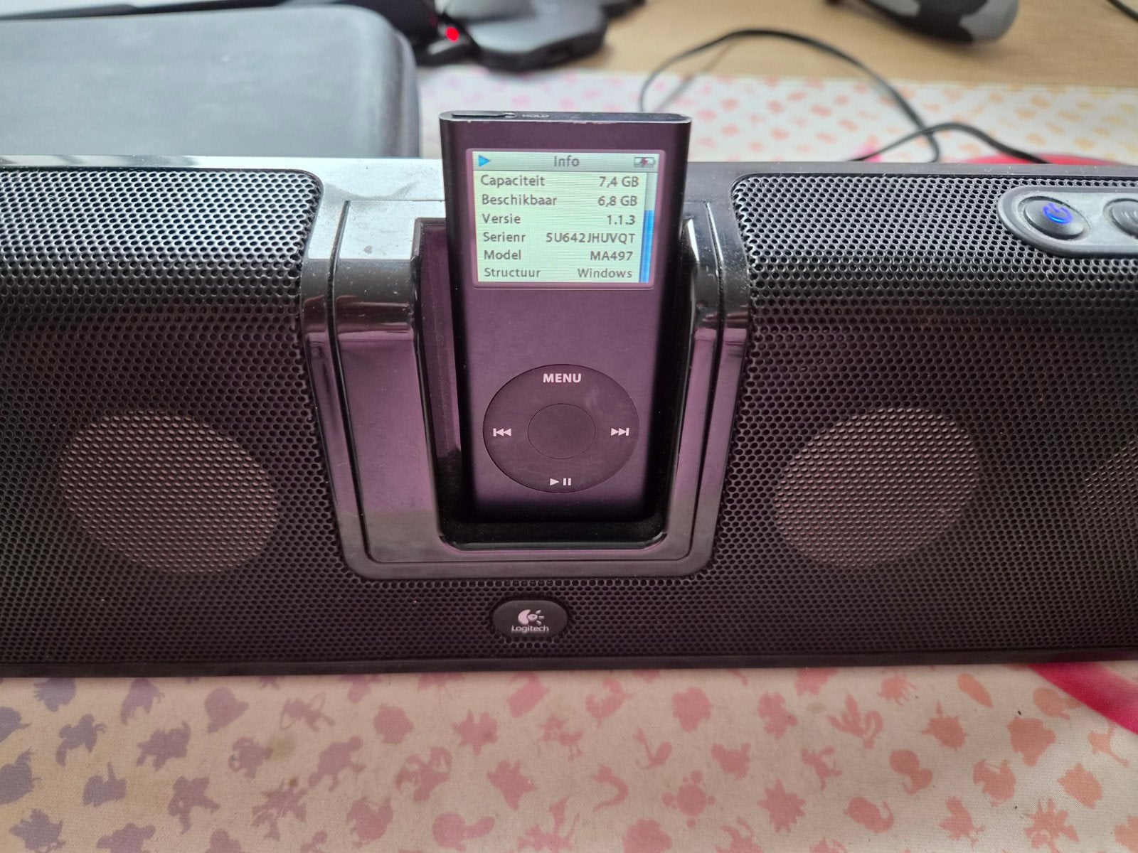 Apple iPod Nano 2e generatie 8GB met Logitech speakers, Ophalen of Verzenden, Nano, 2 tot 10 GB
