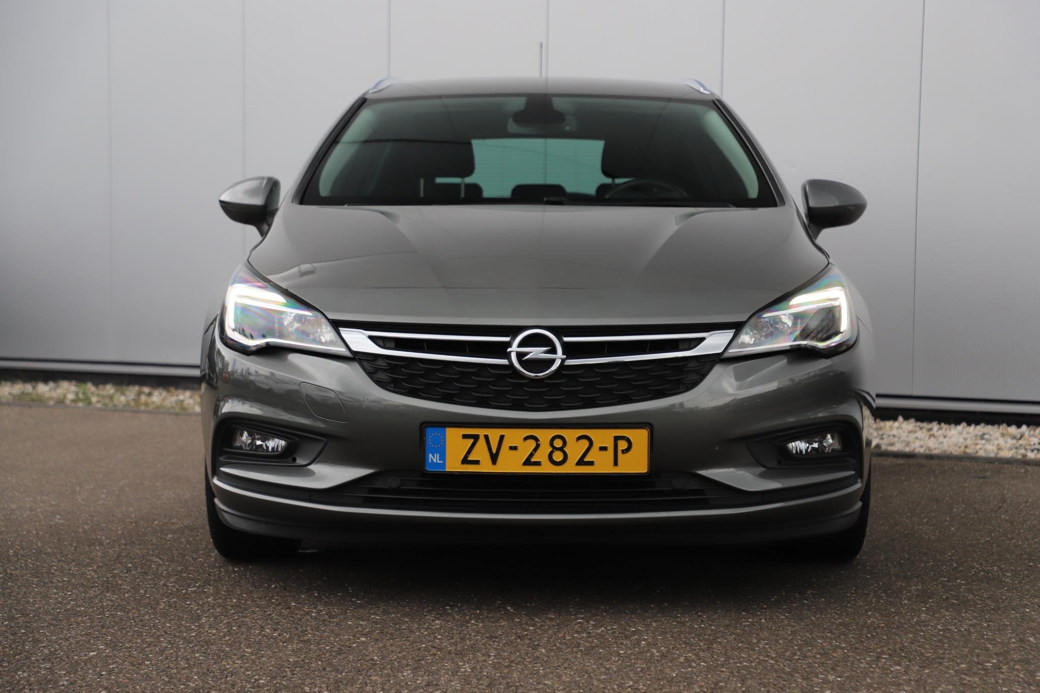 Opel Astra Sports Tourer 1.0 Turbo 120 Jaar Edition Navigati, Auto's, Stof, Gebruikt, 1178 kg, Met garantie (alle)