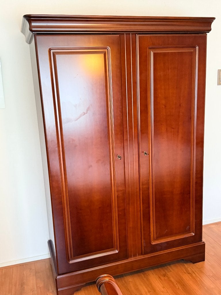 Klassieke houten kledingkast, Huis en Inrichting, Ophalen, 100 tot 150 cm, Met plank(en), Zo goed als nieuw
