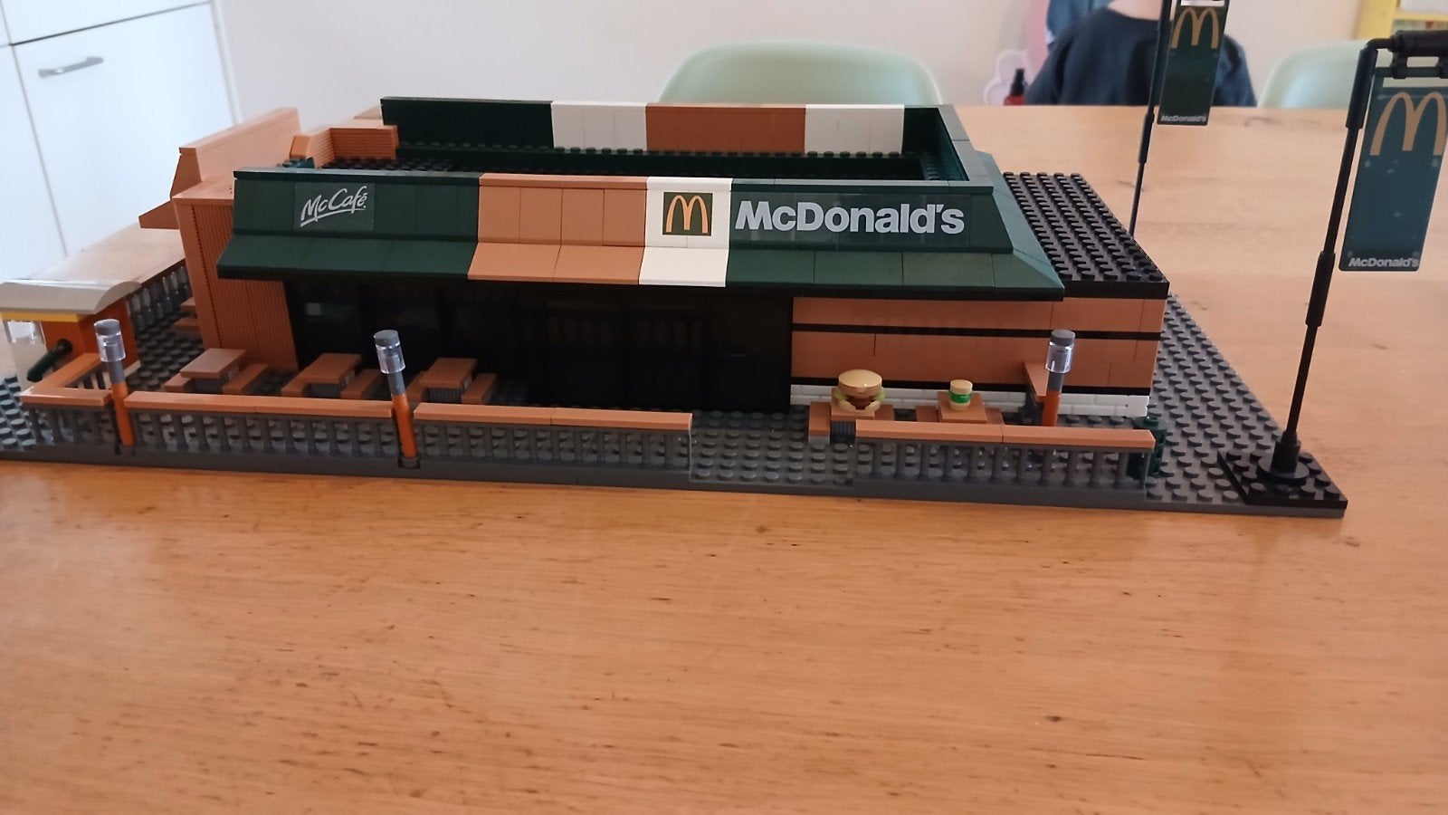 Lego McDonald's restaurant met drive-thru en interieur, Verzamelen, Ophalen, Zo goed als nieuw