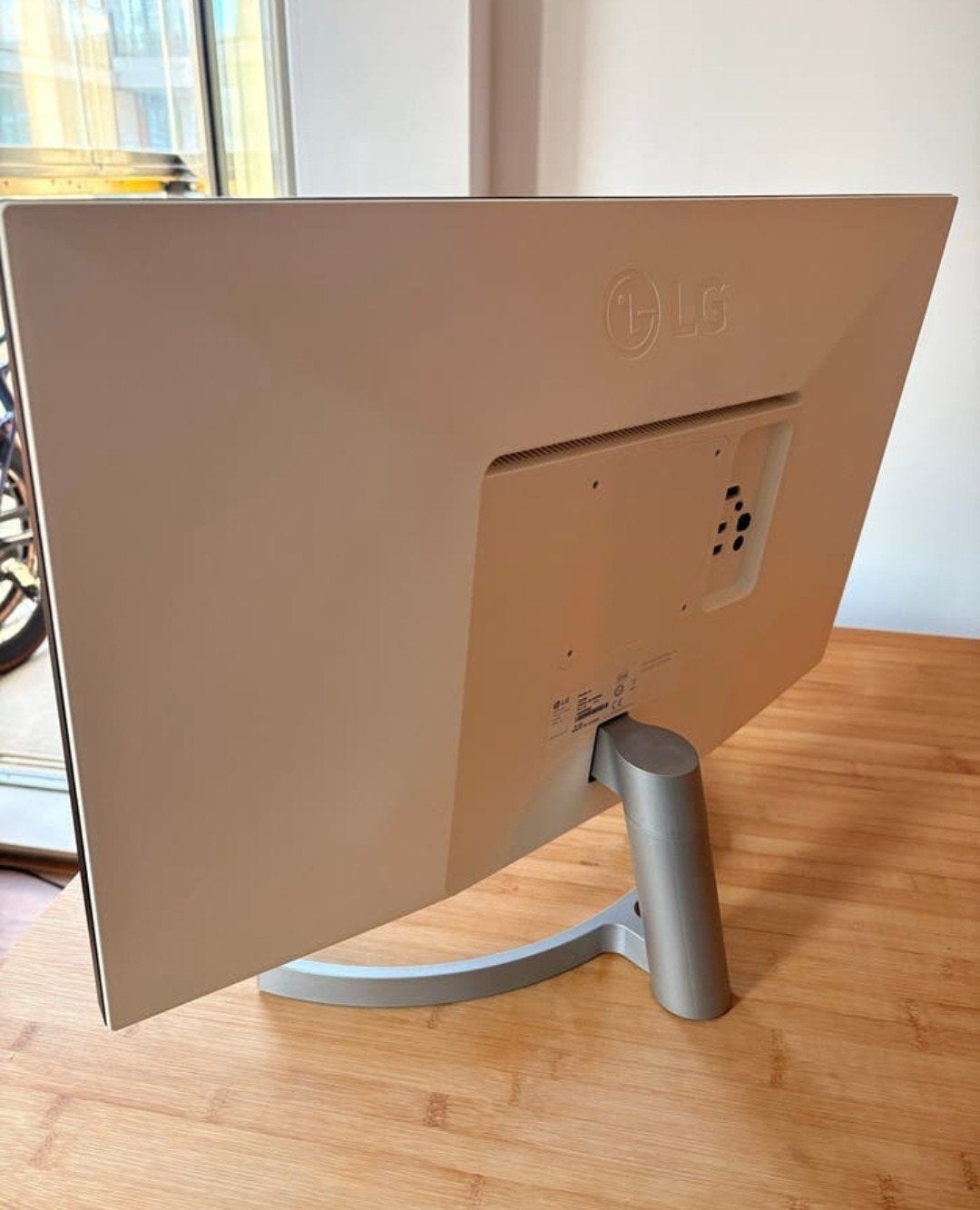 Monitor LG 27UL500 ips 27 inch 4K Zo goed als nieuw, Computers en Software, Monitoren, HDMI, IPS, Kantelbaar, Full HD