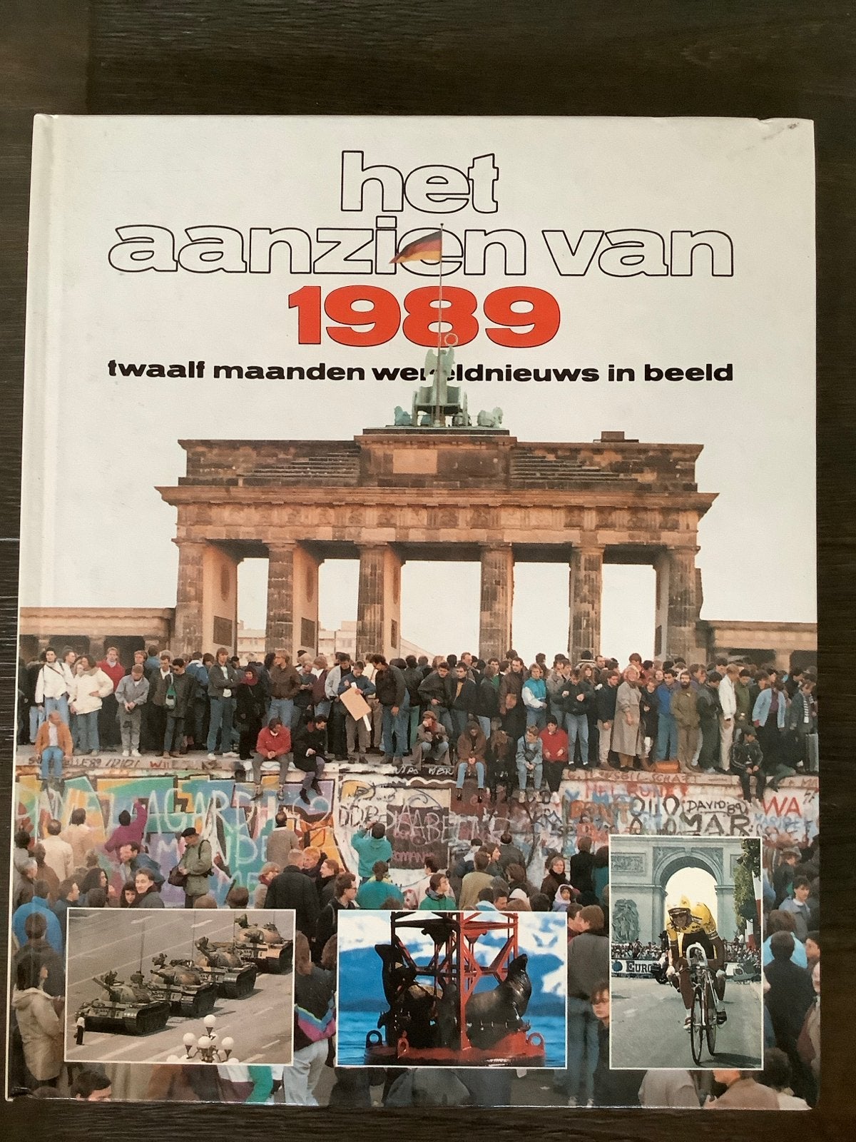Het Aanzien van 1989: Twaalf maanden wereldnieuws in beeld, Ophalen of Verzenden, 20e eeuw of later, Zo goed als nieuw