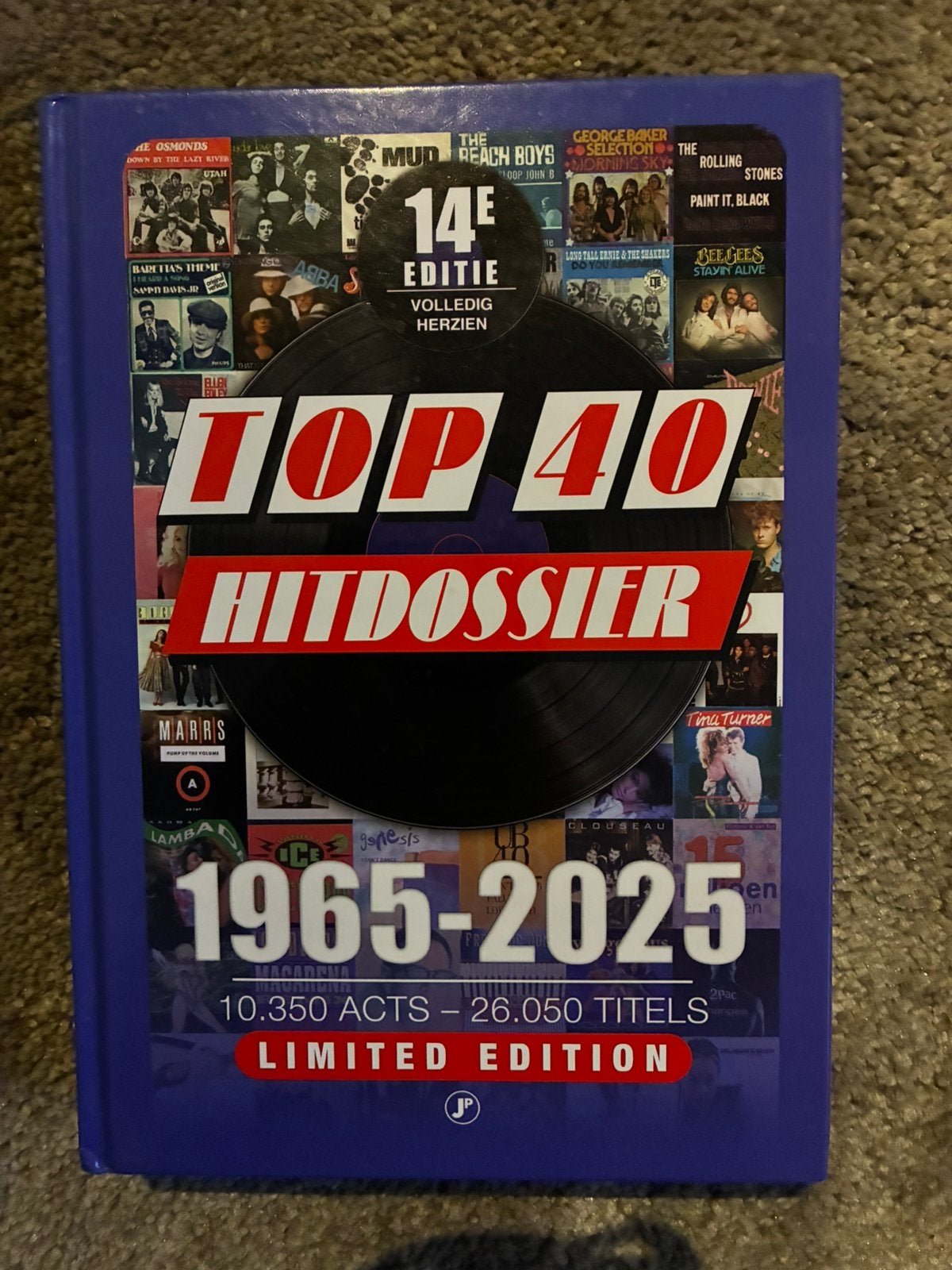 Top 40 Hitdossier - 14e editie - Hardcover - limited edition, Ophalen of Verzenden, Zo goed als nieuw, Artiest
